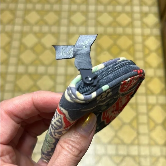 Like new Vera Bradley Gray Ribbon coin/card holder - Picture 7 of 15